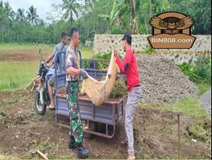 Karang Taruna Desa Sirnajaya Kecamatan Rajadesa Melaksanakan Bakti Sosial Bersama Koramil 1311