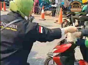 FWJ Indonesia Tangkot Berbagi Jum’at Berkah di CBD Ciledug Depan Polsek Ciledug