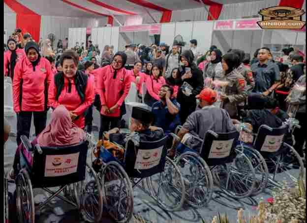HUT ke-44, Yayasan Kemala Bhayangkari Gelar Bakti Kesehatan dan Serahkan Ribuan Paket Sembako di Desa Tanjung Pasir Kab Tangerang