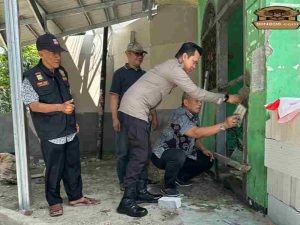 Pokdarkamtibmas Bhayangkara Sub Sektor Grogol Utara Gotong Royong Renovasi Pos Lingkar Kenanga Raya