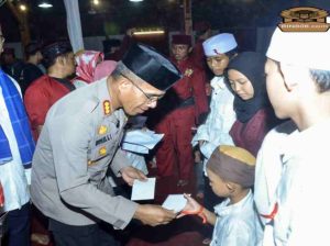 Jalin Silaturahmi Polres Jaktim Hadiri Pelantikan Laskar Adat Betawi Dan Berikan Yankes