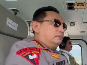 Kapolri Naik Heli Bareng Menko Polhukam Tinjau Kesiapan Arus Mudik di Merak 