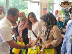 Pengurus PPPOS Cabang Jakarta Pusat Berikan Bingkisan Lebaran Kepada Para Pensiunan Kantor Pos