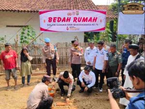 Sambut Hari Bhayangkara ke-78 Polres Metro Tangerang Kota Bedah Rumah Warga Kurang Mampu di Pakuhaji