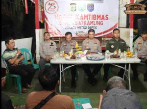 Kapolrestro Depok Gelar Ngopi Kamtibmas Bersama Warga di Pos Satkamling Kelurahan Tugu Cimanggis