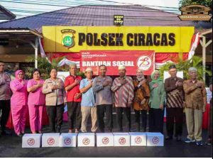 Jelang Hari Bhayangkara ke-78, Polres Metro Jakarta Timur Berikan Bantuan Sosial Kepada Purnawirawan Polri 