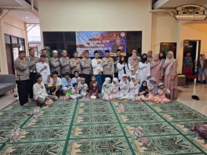 Polsek Metro Menteng Santuni Anak Yatim Piatu