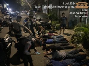 Belasan Pelaku Tawuran yang Mempersenjatai Diri dengan Senapan Angin dan Sajam Diringkus Polisi