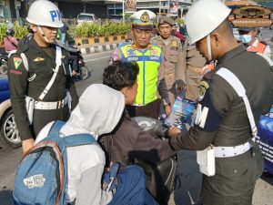Sebanyak 100 Pelanggar Ditegur Simpatik Polisi dalam Operasi Patuh Jaya 2024 di Tangerang