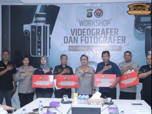 4 Personel Berprestasi Terima Penghargaan Dari Kabidhumas Polda Metro Jaya 