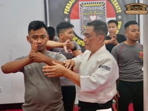 Tingkatkan Kemampuan, Personel Satuan Brimob Polda Metro Jaya Latihan Beladiri Aikido