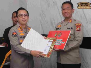 5 Personel Bidhumas Polda Metro Jaya Berprestasi Terima Reward