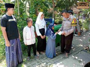 Jumat Berkah, Bhabinkamtibmas Polsek Neglasari Santuni Anak Yatim