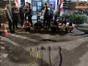 Gagalkan Tawuran Di Jaktim Polisi Tangkap 8 Remaja, Sejumlah Celurit Disita