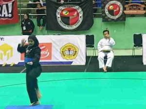 Siswi SMPN 43 Bandung Icha Rizkia Maulana, Raih Medali Emas Cabor Pencak Silat di Bandung Open 2024