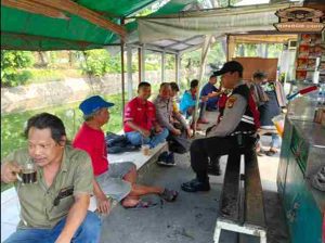 Guna Menuju Pilkada Damai, Bhabinkamtibmas Polres Metro Jakut Sambangi Masyarakat