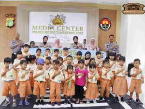 Satuan Lalu Lintas Polres Metro Tangerang Kota Memberikan Edukasi Kepada Anak Usia Dini
