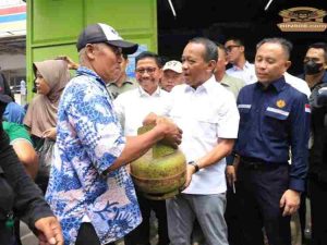Jamin Ketersediaan Pasokan, Menteri ESDM Bahlil Lahadalia Kunjungi Pangkalan Gas LPG di Kota Tangerang