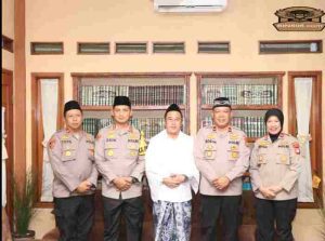 Silaturahmi Ramadhan 1446 Hijriah, Kapolres Kunjungi Ponpes Ketua MUI Kota  Tangerang