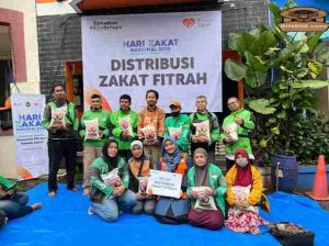 Rumah Zakat Distribusikan Zakat Fitrah Serentak di 29 Kota pada Hari Zakat Nasional 2025