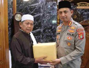 Berkah Ramadan 2025, Kapolres Metro Tangerang Kota Wakafkan Al-Qur’an Ajak Remaja Belajar Agama