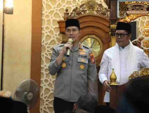Pesan Waka Polres Metro Tangerang Kota Saat Tarawih Keliling di Periuk Bersama Forkopimda