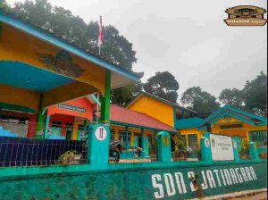 Mata Pelajaran SDN 2 Jatinagara Menggunakan Buku LKS, Diduga Praktik Jual Beli Buku Lembar Kerja Siswa (LKS) Terjadi Di Sekolahnya