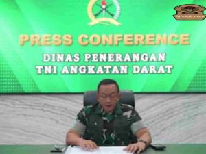 TNI AD Bantu Proses Pemakaman Korban Ledakan Amunisi di Garut