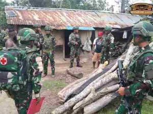 Satgas Yonif 521/DY Berikan Sosialisasi dan Layanan Kesehatan Bagi Warga Distrik Bolakme