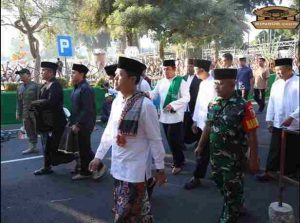Forkopimda Kota Blitar Bersama Ulama Dan Masyarakat Sholat Idul Adha Di Masjid Agung Kota Blitar