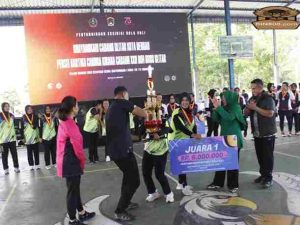 Pertandingan Persahabatan Bola Voly Persit Kodim 0808/Blitar VS Bhayangkari Polres Blitar Kota Semarakkan HKGB Ke – 73 
