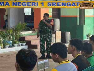 Bangun Karakter Siswa, Danramil 0808/06 Berikan Materi Wasbang Di MPLS SMAN 1 Srengat