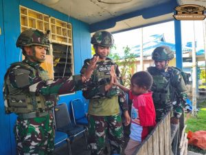 Rasa Asih Satgas Yonif 521/DY Binter Terbatas di Kabupaten Mamberamo Tengah, Papua Pegunungan