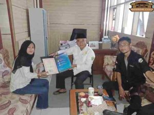 Setelah Polemik, Kepala Sekolah Akhirnya Serahkan Ijazah Alumnus MAN 5 Tasikmalaya di Hadapan Pemred BIN808