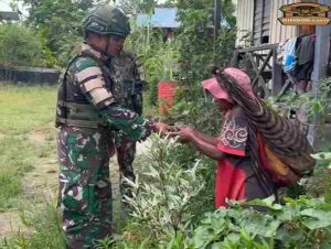 Satgas Yonif 521/DY Jalin Keakraban Melalui Pembinaan Teritorial