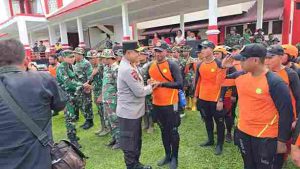 Tiba di Tapteng, Kapolda Sumut Tinjau Langsung Lokasi Banjir dan Longsor Melalui Jalur Udara, Pastikan Bantuan Logistik Perlahan Tersalurkan 