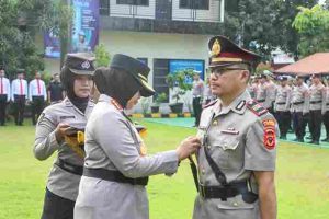 Kapolresta Cirebon Resmi Kukuhkan Pejabat Baru dan Beri Penghargaan kepada 45 Sosok Berprestasi